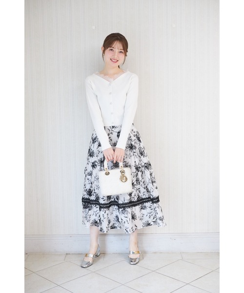 tocco closet（トッコ　クローゼット）の「ビジュー釦スカラップレース装飾ラメニットカーディガン（カーディガン/ボレロ・レディース・ライトブルー/ピンクベージュ/オフホワイト・M）」の5枚目の写真