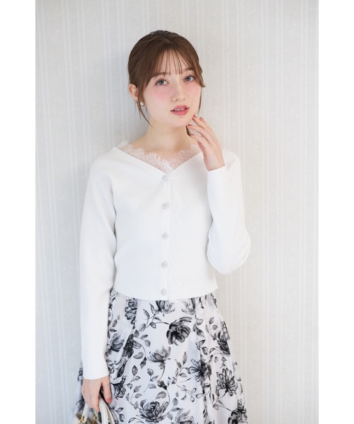 tocco closet（トッコ　クローゼット）の「ビジュー釦スカラップレース装飾ラメニットカーディガン（カーディガン/ボレロ・レディース・ライトブルー/ピンクベージュ/オフホワイト・M）」の6枚目の写真