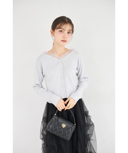 tocco closet（トッコ　クローゼット）の「ビジュー釦スカラップレース装飾ラメニットカーディガン（カーディガン/ボレロ・レディース・ライトブルー/ピンクベージュ/オフホワイト・M）」の12枚目の写真