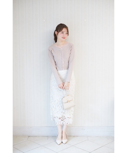 tocco closet（トッコ　クローゼット）の「ビジュー釦スカラップレース装飾ラメニットカーディガン（カーディガン/ボレロ・レディース・ライトブルー/ピンクベージュ/オフホワイト・M）」の15枚目の写真