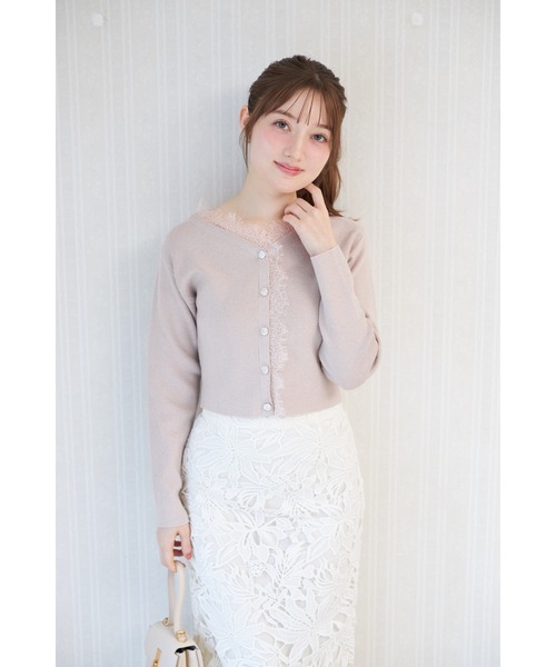 tocco closet（トッコ　クローゼット）の「ビジュー釦スカラップレース装飾ラメニットカーディガン（カーディガン/ボレロ・レディース・ライトブルー/ピンクベージュ/オフホワイト・M）」の16枚目の写真
