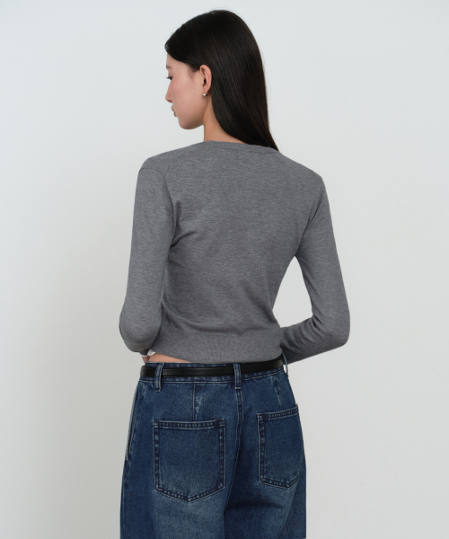 MUSINSA STANDARD WOMAN（ムシンサスタンダードウーマン）の「ウィメンズエッセンシャルスリムラウンドネックカーディガン[ミディアムグレー]（カーディガン/ボレロ・レディース・その他・X-SMALL/SMALL/MEDIUM/LARGE）」の3枚目の写真