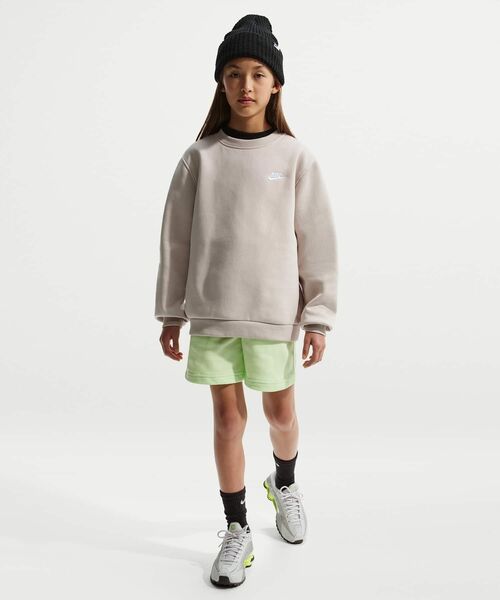 NIKE（ナイキ）の「ナイキ スポーツウェア クラブ フリース ジュニアスウェットシャツ / Nike Sportswear Club Fleece Big Kids' Sweatshirt FD3006-236 Cream II（スウェット・キッズ・ブラウン系その他2・150/130/140/160）」の6枚目の写真