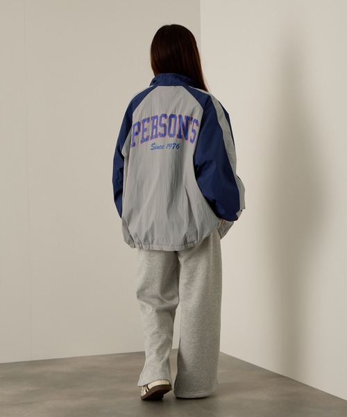 PERSON'S（パーソンズ）の「PERSON'S 別注デザイン 切替えトラックジャケット（ブルゾン・レディース・グレー/ワインレッド/グリーン・S/FREE）」の4枚目の写真