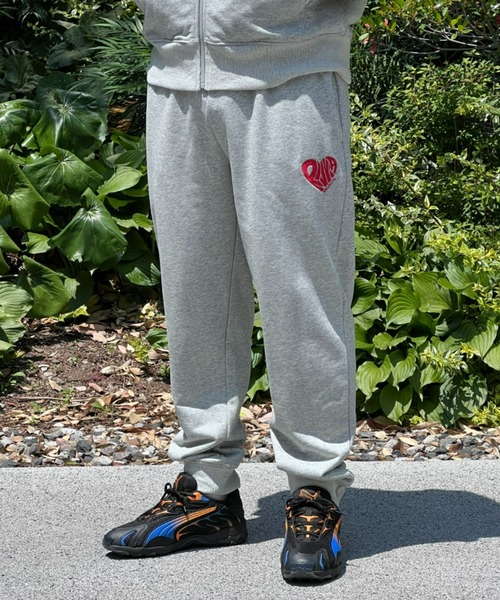 Rivvia PROJECTS(リヴィアプロジェクツ)の「【Rivvia PROJECTS】RV HEART SWEAT PANTS(その他パンツ・メンズ・グレー系2/グレー系1/ブラック×ホワイト・X-LARGE/LARGE/MEDIUM)」の2枚目の写真