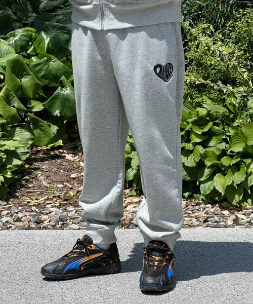 Rivvia PROJECTS(リヴィアプロジェクツ)の「【Rivvia PROJECTS】RV HEART SWEAT PANTS(その他パンツ・メンズ・グレー系2/グレー系1/ブラック×ホワイト・X-LARGE/LARGE/MEDIUM)」の3枚目の写真