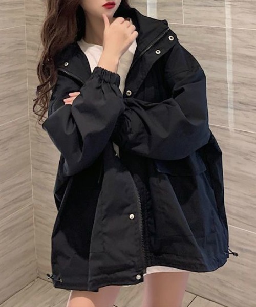 yuue' ( wear )(ユーイ)の「オーバーサイズマウンテンパーカー ライトフーディージャケット(マウンテンパーカー・レディース・ブラック・FREE)」の7枚目の写真