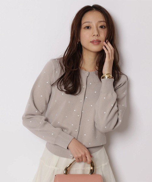 JUSGLITTY(ジャスグリッティー)の「プチドット刺繡カーディガン(ニット/セーター・レディース・グレー/グレイッシュベージュ/ホワイト・2)」の4枚目の写真