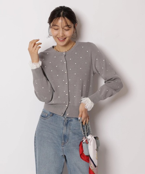 JUSGLITTY(ジャスグリッティー)の「プチドット刺繡カーディガン(ニット/セーター・レディース・グレー/グレイッシュベージュ/ホワイト・2)」の5枚目の写真