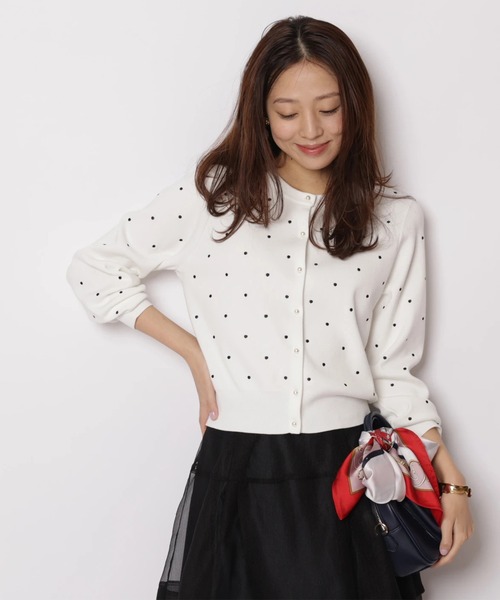 JUSGLITTY(ジャスグリッティー)の「プチドット刺繡カーディガン(ニット/セーター・レディース・グレー/グレイッシュベージュ/ホワイト・2)」の14枚目の写真