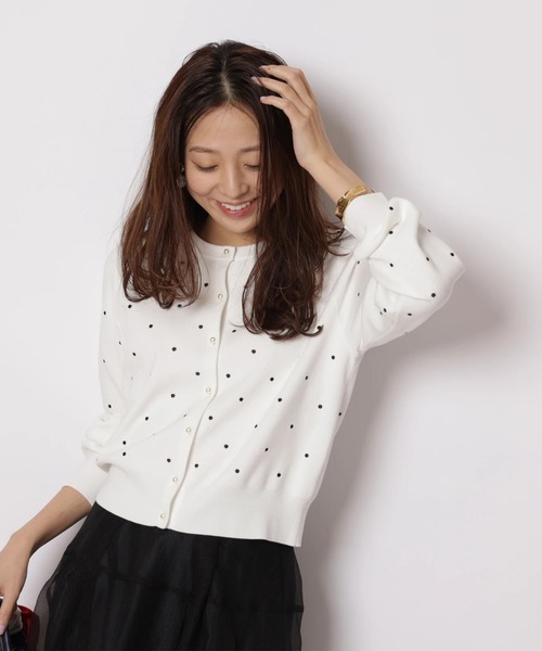 JUSGLITTY(ジャスグリッティー)の「プチドット刺繡カーディガン(ニット/セーター・レディース・グレー/グレイッシュベージュ/ホワイト・2)」の16枚目の写真