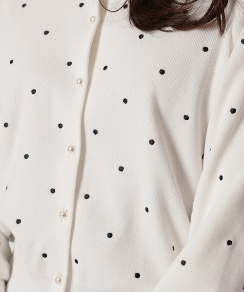 JUSGLITTY(ジャスグリッティー)の「プチドット刺繡カーディガン(ニット/セーター・レディース・グレー/グレイッシュベージュ/ホワイト・2)」の17枚目の写真