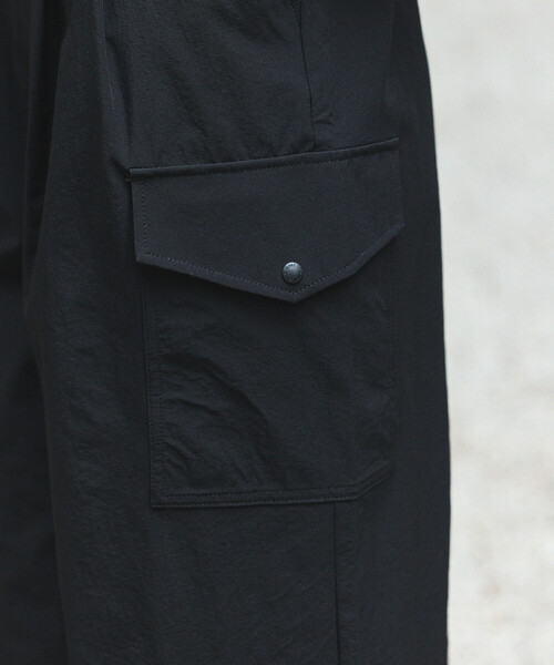 FREAK'S STORE(フリークスストア)の「THOUSAND MILE × FREAK'S STORE/サウザンドマイル 別注 UVカット カシュクール ワイドサロペット(サロペット/オーバーオール・レディース・ブラック/ベージュ・フリ-)」の4枚目の写真