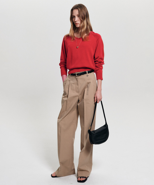 LOOKAST(ルックキャスト)の「ラインシルクブレンドVネックニット / RINE SILK BLEND V NECK KNIT_6colors(ニット/セーター・レディース・ブラック/レッド/アイボリー/ダークグレー/オートミール/PINK・SMALL/MEDIUM)」の9枚目の写真