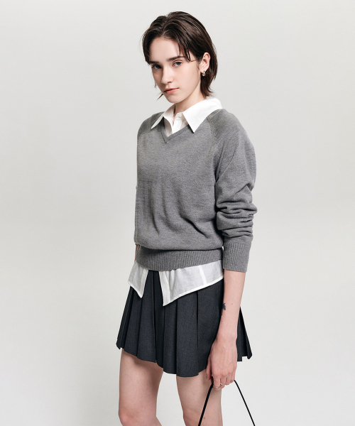 LOOKAST(ルックキャスト)の「ラインシルクブレンドVネックニット / RINE SILK BLEND V NECK KNIT_6colors(ニット/セーター・レディース・ブラック/レッド/アイボリー/ダークグレー/オートミール/PINK・SMALL/MEDIUM)」の10枚目の写真
