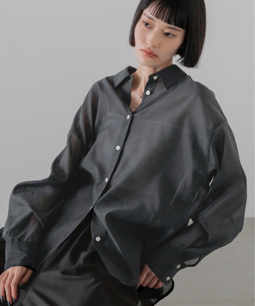 LOWRYS FARM(ローリーズファーム)の「シアーシャツLS 605853(シャツ/ブラウス・レディース・ブラウン/アイボリー/チェック/ピンク/ブルー/イエロー/チャコールグレー・SHORT/LONG)」の2枚目の写真