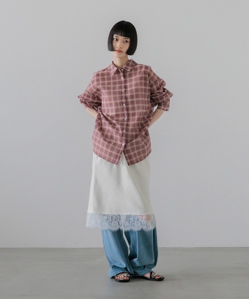 LOWRYS FARM(ローリーズファーム)の「シアーシャツLS 605853(シャツ/ブラウス・レディース・ブラウン/アイボリー/チェック/ピンク/ブルー/イエロー/チャコールグレー・SHORT/LONG)」の16枚目の写真