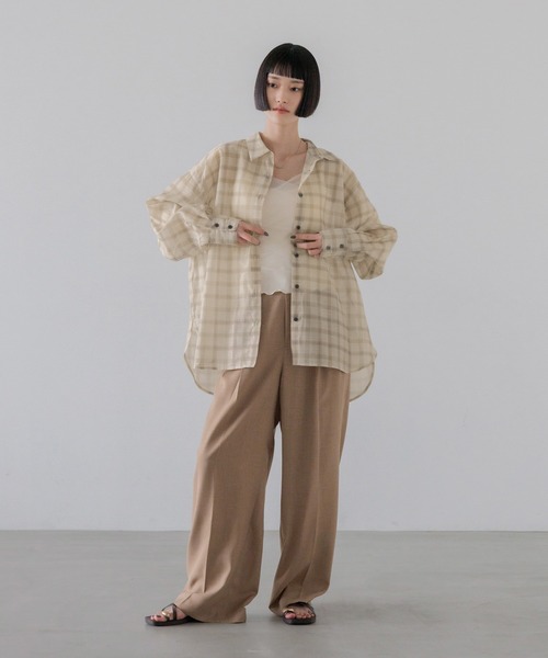 LOWRYS FARM(ローリーズファーム)の「シアーシャツLS 605853(シャツ/ブラウス・レディース・ブラウン/アイボリー/チェック/ピンク/ブルー/イエロー/チャコールグレー・SHORT/LONG)」の19枚目の写真
