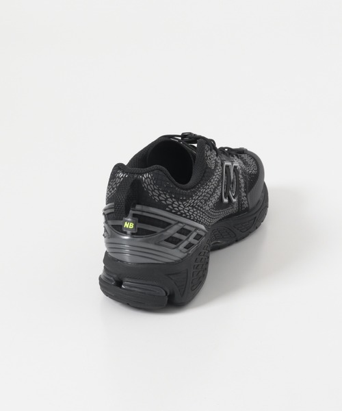 URBAN RESEARCH(アーバンリサーチ)の「NEW BALANCE 1906F(スニーカー・メンズ・ブラック・26/26.5/27/27.5/28/28.5/29/30)」の2枚目の写真