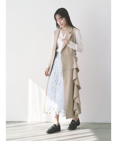 TONAL(トーナル)の「トレンチラッフルジレワンピース(ワンピース・レディース・グレー/ベージュ/アイボリー・MEDIUM)」の19枚目の写真