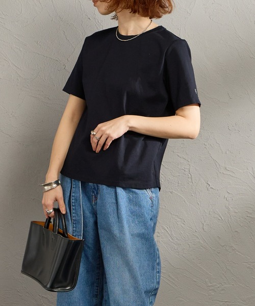 MICA&DEAL（マイカ＆ディール）の「[MICA&DEAL/マイカアンドディール] ワンポイントロゴ刺繍Tシャツ（Tシャツ/カットソー・レディース・ネイビー/ブラウン/ホワイト・F）」の7枚目の写真