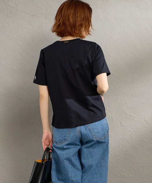 MICA&DEAL（マイカ＆ディール）の「[MICA&DEAL/マイカアンドディール] ワンポイントロゴ刺繍Tシャツ（Tシャツ/カットソー・レディース・ネイビー/ブラウン/ホワイト・F）」の9枚目の写真
