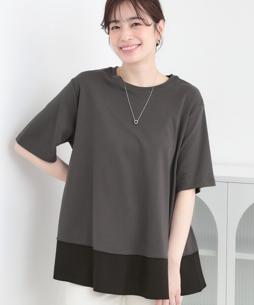 SHOO・LA・RUE（シューラルー）の「【接触冷感/UVカット/抗菌防臭】体型カバーも叶う　裾切り替えAライントップス（Tシャツ/カットソー・レディース・ベージュ系その他7/チャコール/サックスブルー/ブラック・03/02/04）」の2枚目の写真