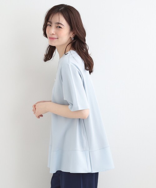 SHOO・LA・RUE（シューラルー）の「【接触冷感/UVカット/抗菌防臭】体型カバーも叶う　裾切り替えAライントップス（Tシャツ/カットソー・レディース・ベージュ系その他7/チャコール/サックスブルー/ブラック・03/02/04）」の7枚目の写真