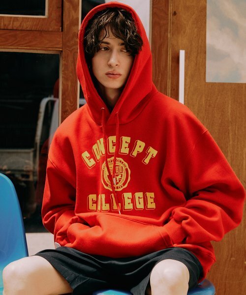 CONCEPTCOLLEGE（コンセプトカレッジ）の「クラシックビッグロゴディープレッドフードパーカー [男女共用]（パーカー・レディース・その他・LARGE/MEDIUM）」の3枚目の写真