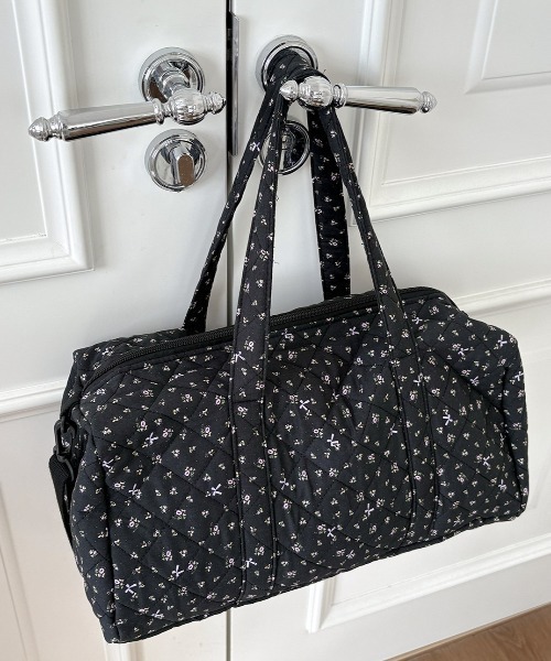 mebole(メボレ)の「キルティングフラワーボストンバッグ(ボストンバッグ・レディース・アイボリー/ブラック・FREE)」の2枚目の写真