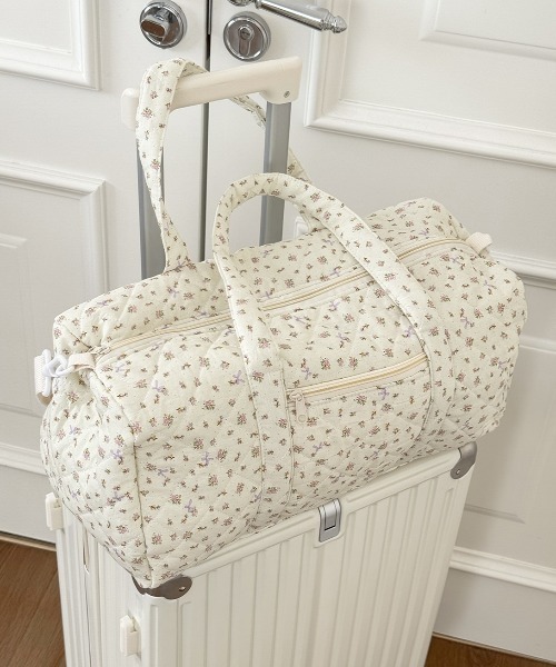 mebole(メボレ)の「キルティングフラワーボストンバッグ(ボストンバッグ・レディース・アイボリー/ブラック・FREE)」の4枚目の写真