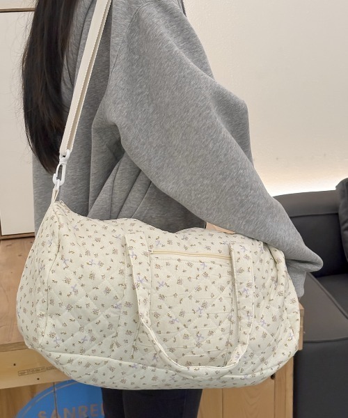 mebole(メボレ)の「キルティングフラワーボストンバッグ(ボストンバッグ・レディース・アイボリー/ブラック・FREE)」の8枚目の写真
