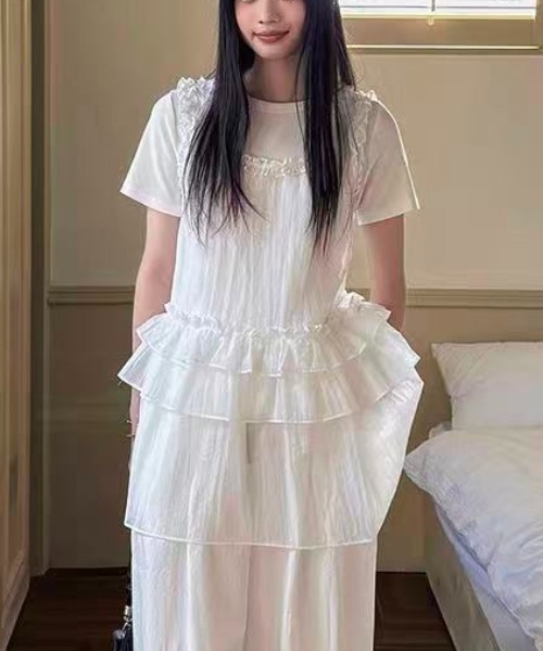 Achic(アシック)の「フリルチュールレイヤードキャミワンピース(ワンピース・レディース・ホワイト・M)」の5枚目の写真