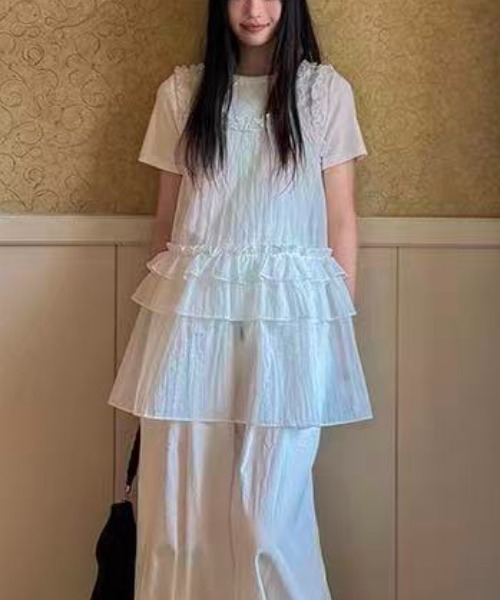 Achic(アシック)の「フリルチュールレイヤードキャミワンピース(ワンピース・レディース・ホワイト・M)」の2枚目の写真