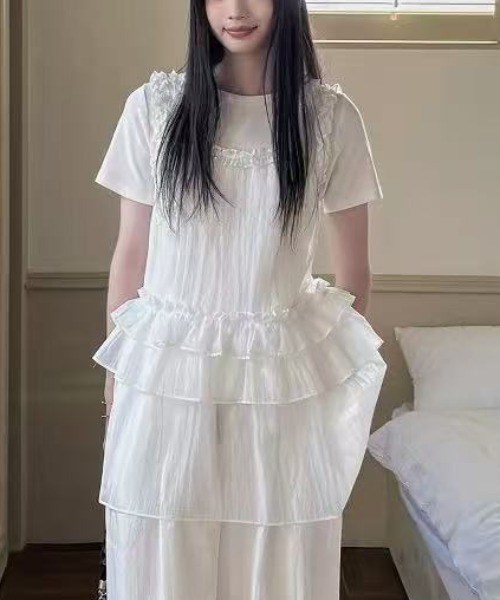 Achic(アシック)の「フリルチュールレイヤードキャミワンピース(ワンピース・レディース・ホワイト・M)」の22枚目の写真