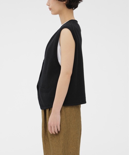 MARGARET HOWELL(マーガレットハウエル)の「PAPER COTTON(カーディガン/ボレロ・レディース・ベージュ/ブラック・2)」の6枚目の写真