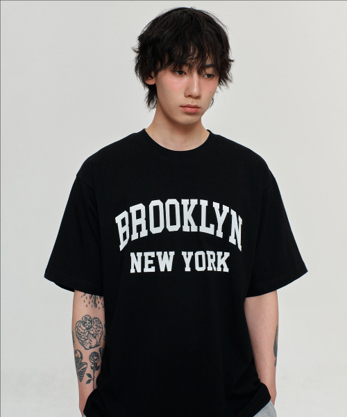 PAPERBOY(ペーパーボーイ)の「ブルックリンニューヨーク 半袖Tシャツ-ブラック(Tシャツ/カットソー・レディース・その他・SMALL/MEDIUM/LARGE/X-LARGE)」の2枚目の写真