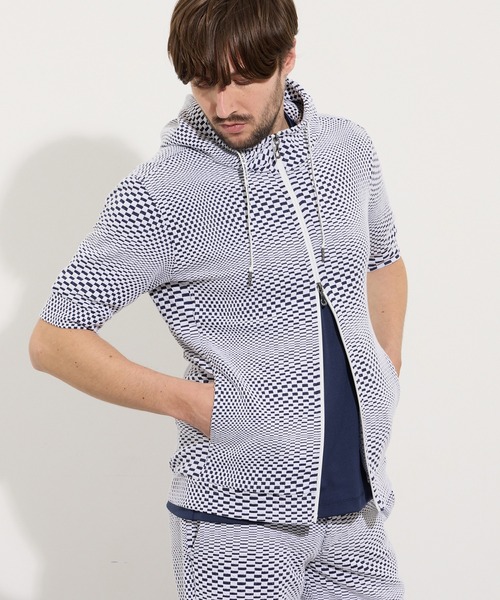 HIDEAWAYS NICOLE(ハイダウェイニコル)の「ジオメトリックブリスタージャカード5分袖パーカー(パーカー・メンズ・ホワイト×ネイビー/オフホワイト/ブラック・X-LARGE/LARGE/MEDIUM)」の1枚目の写真