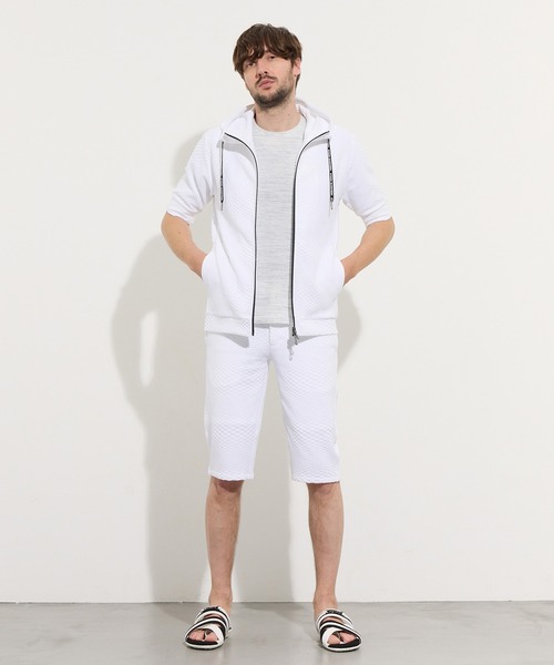 HIDEAWAYS NICOLE(ハイダウェイニコル)の「ジオメトリックブリスタージャカード5分袖パーカー(パーカー・メンズ・ホワイト×ネイビー/オフホワイト/ブラック・X-LARGE/LARGE/MEDIUM)」の4枚目の写真