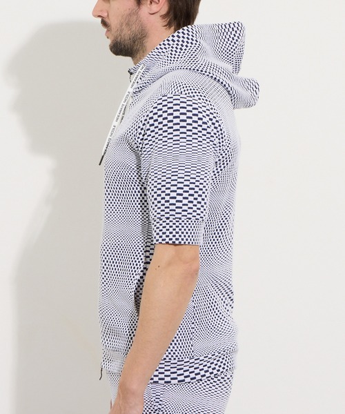 HIDEAWAYS NICOLE(ハイダウェイニコル)の「ジオメトリックブリスタージャカード5分袖パーカー(パーカー・メンズ・ホワイト×ネイビー/オフホワイト/ブラック・X-LARGE/LARGE/MEDIUM)」の9枚目の写真