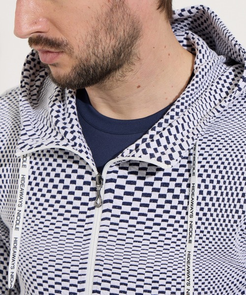 HIDEAWAYS NICOLE(ハイダウェイニコル)の「ジオメトリックブリスタージャカード5分袖パーカー(パーカー・メンズ・ホワイト×ネイビー/オフホワイト/ブラック・X-LARGE/LARGE/MEDIUM)」の12枚目の写真