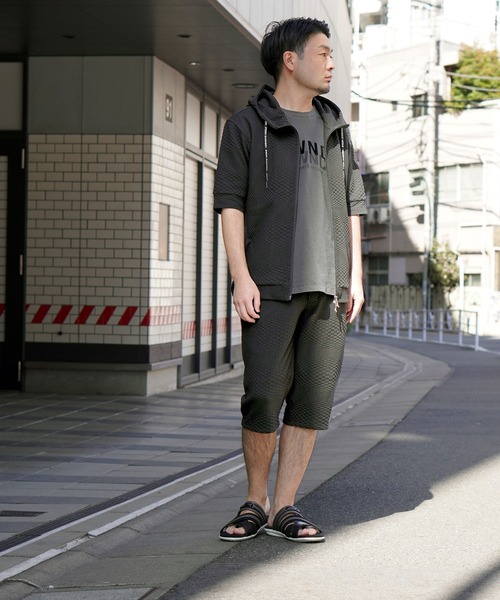 HIDEAWAYS NICOLE(ハイダウェイニコル)の「ジオメトリックブリスタージャカード5分袖パーカー(パーカー・メンズ・ホワイト×ネイビー/オフホワイト/ブラック・X-LARGE/LARGE/MEDIUM)」の19枚目の写真