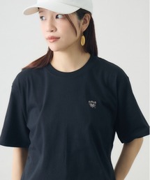 kuros'（クロス）の「【kuros'オリジナル】タスマル刺繍Tee 男女兼用（Tシャツ/カットソー）」