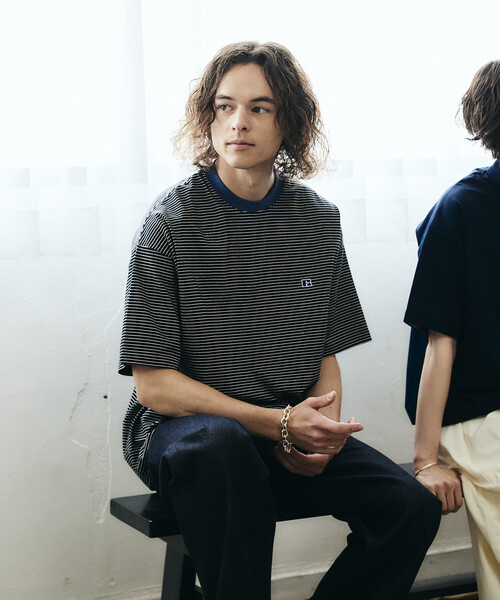 Russell Athletic（ラッセルアスレティック）の「限定展開 RUSSELL ATHLETIC×FREAK'S STORE ラッセル アスレチック 別注 ビッグシルエット ワンポイントロゴ ボーダー クルーネック Tシャツ カットソー 半袖（Tシャツ/カットソー・メンズ・ブラック/ベージュ/ホワイト・SMALL/MEDIUM/LARGE）」の20枚目の写真