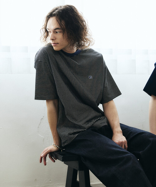 Russell Athletic（ラッセルアスレティック）の「限定展開 RUSSELL ATHLETIC×FREAK'S STORE ラッセル アスレチック 別注 ビッグシルエット ワンポイントロゴ ボーダー クルーネック Tシャツ カットソー 半袖（Tシャツ/カットソー・メンズ・ブラック/ベージュ/ホワイト・SMALL/MEDIUM/LARGE）」の21枚目の写真