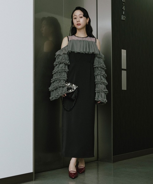 Ezick(エジック)の「2way Sleeve Ruffle Dresss 2wayラッフルスリーブドレス(ドレス・レディース・ブラック/グレー・FREE)」の5枚目の写真