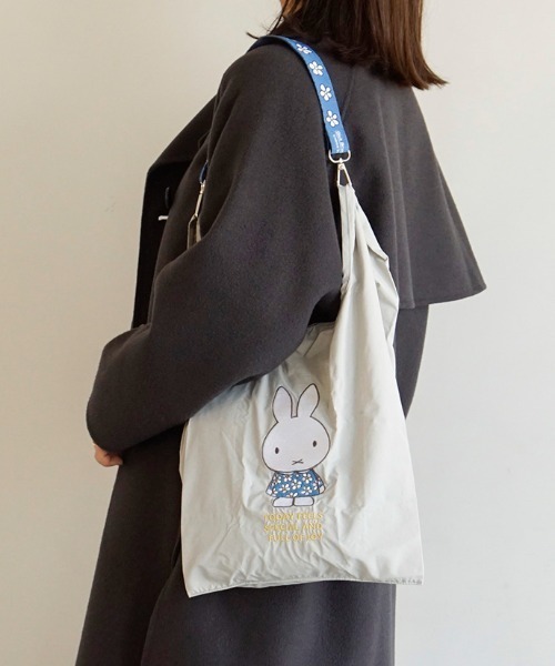 Dick Bruna(ディックブルーナ)の「Dick Bruna ストラップ付ショッパーバッグ <バースデー>(トートバッグ・レディース・グレー系その他/ホワイト系その他・FREE)」の2枚目の写真