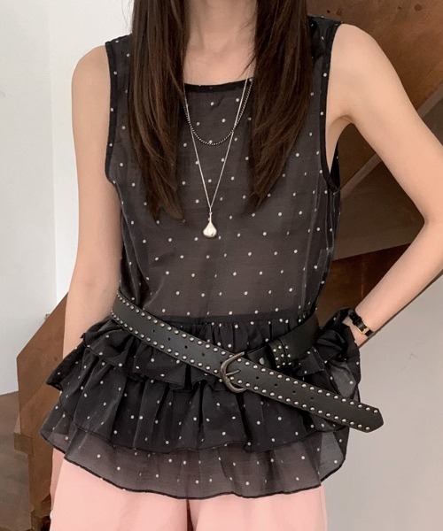 REMUR(レミュール)の「ドット柄シアーティアードノースリーブトップス(シャツ/ブラウス・レディース・ブラック/アイボリー・FREE)」の2枚目の写真