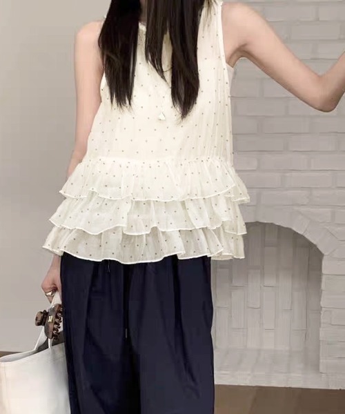 REMUR(レミュール)の「ドット柄シアーティアードノースリーブトップス(シャツ/ブラウス・レディース・ブラック/アイボリー・FREE)」の4枚目の写真
