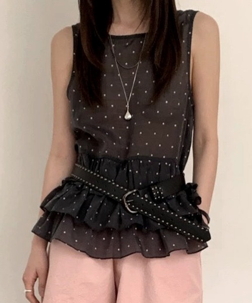 REMUR(レミュール)の「ドット柄シアーティアードノースリーブトップス(シャツ/ブラウス・レディース・ブラック/アイボリー・FREE)」の6枚目の写真